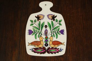 (n-7413) Lindudega kuumaalus/ lõikelaud