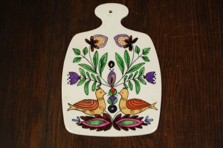 (n-7413) Lindudega kuumaalus/ lõikelaud