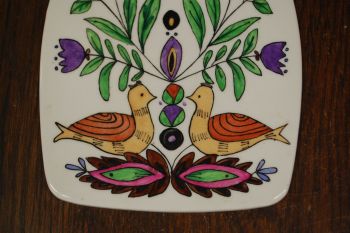 (n-7413) Lindudega kuumaalus/ lõikelaud 2