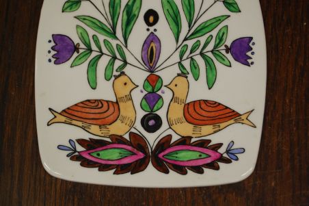 (n-7413) Lindudega kuumaalus/ lõikelaud