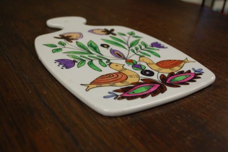 (n-7413) Lindudega kuumaalus/ lõikelaud