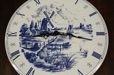 (n-7010/2) Revol Porcelaine, suurem seinakell "Veski"