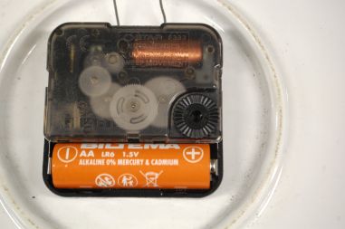 (n-7010/2) Revol Porcelaine, suurem seinakell "Veski"