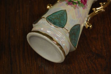 (n-7428) Pärlmutter pinnaga lilleline vaas