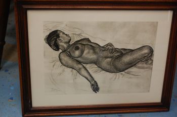 (P-1073) Viiralt, trükirepro Lamav akt tätoveeritud käega 2