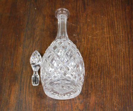 (n-7445) Kristallist karahvin