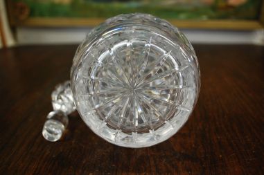 (n-7445) Kristallist karahvin