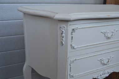 (n-7449/1) Väiksem valge kapike