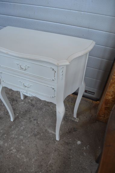 (n-7449/1) Väiksem valge kapike