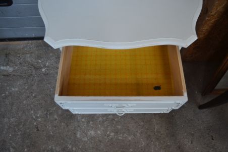 (n-7449/1) Väiksem valge kapike