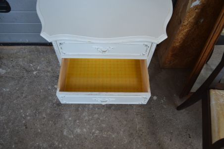 (n-7449/1) Väiksem valge kapike