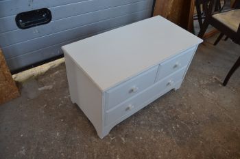 (L-723)  Valge madalam kummut 2