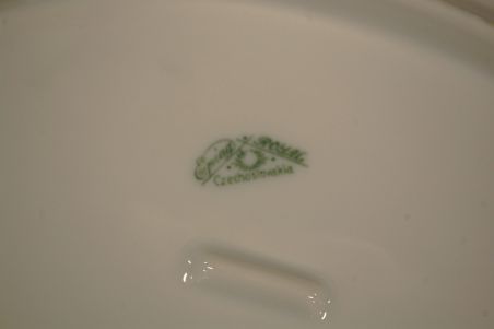 (n-7450/3) Epiag Royal Porcelain, põldmarjadega  kastmenõu