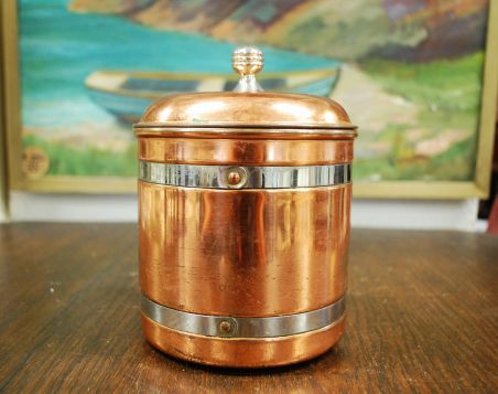 (n-7454) Dorre, metallnõu kaanega