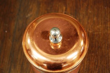 (n-7454) Dorre, metallnõu kaanega