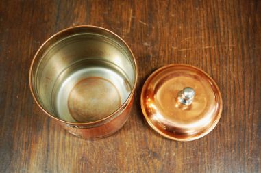 (n-7454) Dorre, metallnõu kaanega