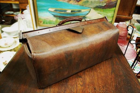 (n-7455) Vana nahast arstikott