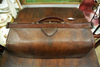 (n-7455) Vana nahast arstikott 2