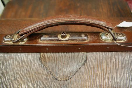 (n-7455) Vana nahast arstikott