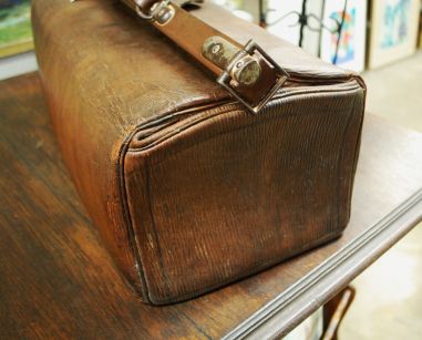 (n-7455) Vana nahast arstikott