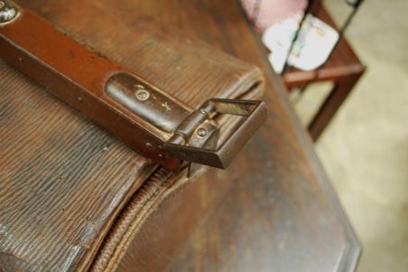 (n-7455) Vana nahast arstikott