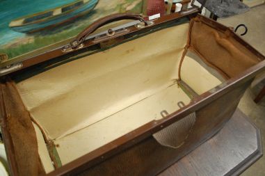 (n-7455) Vana nahast arstikott