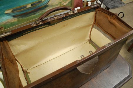 (n-7455) Vana nahast arstikott