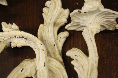 (10-1052) Rasked metallist valged seinalambid, 2tk komplektis