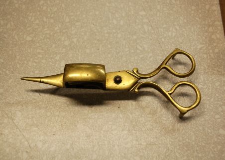 (n-7458) Küünlakustutaja