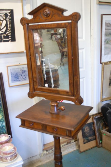 (L-305) Habemeajamise laud peegliga