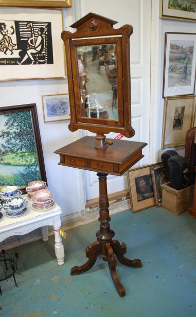 (L-305) Habemeajamise laud peegliga