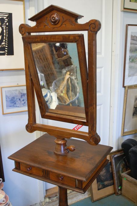 (L-305) Habemeajamise laud peegliga