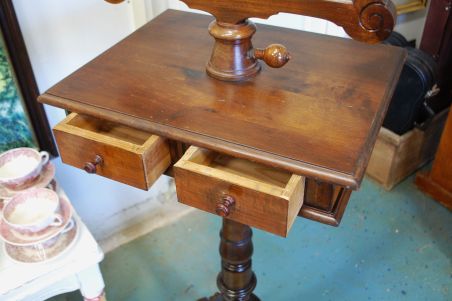 (L-305) Habemeajamise laud peegliga