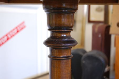 (L-305) Habemeajamise laud peegliga