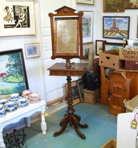 (L-305) Habemeajamise laud peegliga