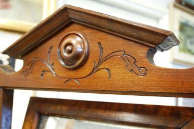 (L-305) Habemeajamise laud peegliga