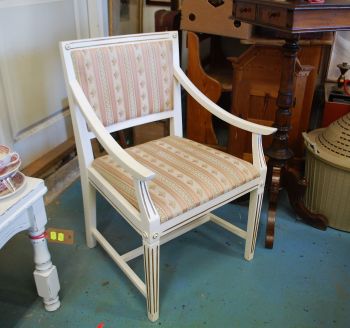 (L-311) Käetugedega tool