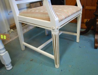 (L-311) Käetugedega tool