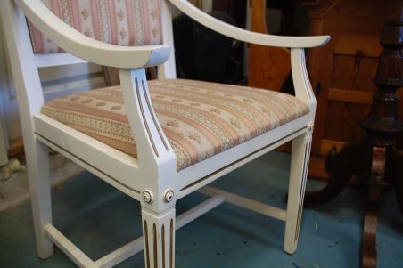 (L-311) Käetugedega tool