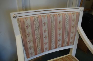 (L-311) Käetugedega tool