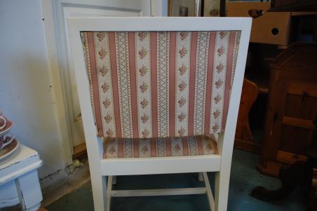 (L-311) Käetugedega tool