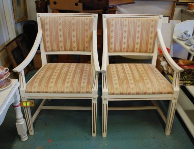 (L-311) Käetugedega tool