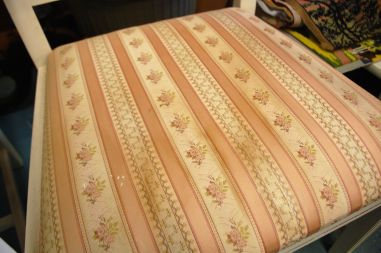 (L-311) Käetugedega tool