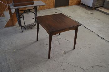 (L-729) Retro väiksem pikendusplaatidega söögilaud 2