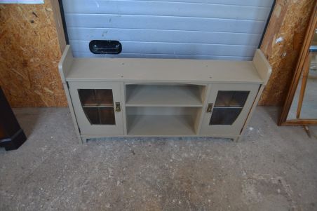 (L-731) Suurem seinakapp või madalam puhvet