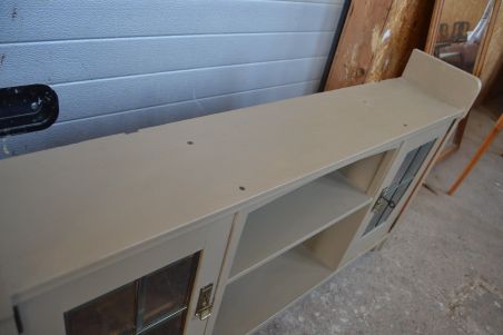 (L-731) Suurem seinakapp või madalam puhvet