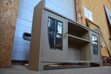 (L-731) Suurem seinakapp või madalam puhvet