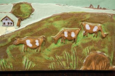 (L-733) JIE Gantofta Keramik, ruumiline lehmadega seinapilt, keraamika, nr 930