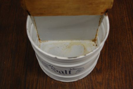 (L-738) Emaileeritud soolavakk puitkaanega