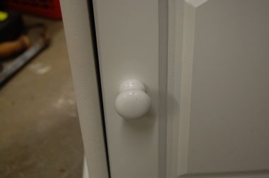 (L-740) Valge väiksem kummut, öökapp